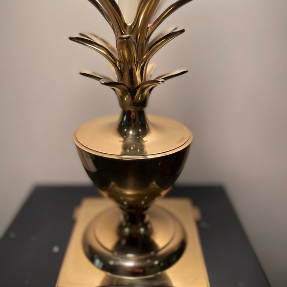 1970’s Solod Brass Pineapple Lamp with white tile shade - Picture 12 of 12
